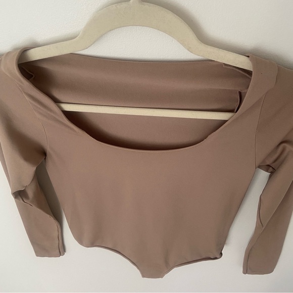 SKIMS Essential Long Sleeve Scoop Neck Bodysuit in Taupe Brown size L XL - Picture 3 of 9